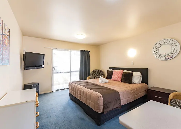 Dolphin Motel