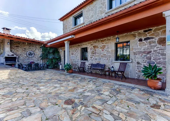 Villa con piscina: Casa Rural Os Carballos