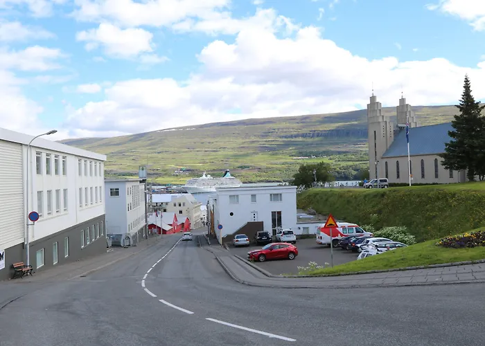 Hotel near College: K16Apartments