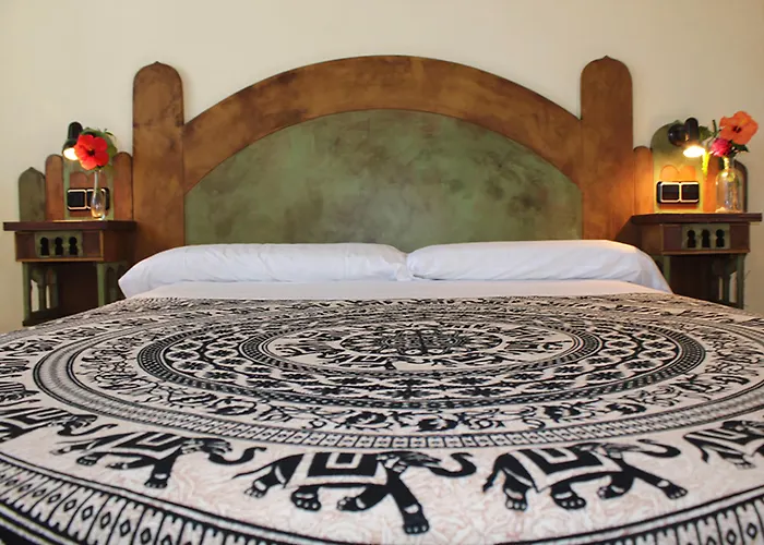  Hostal Alhambra