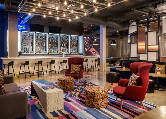 Hotel near College: Aloft Austin South