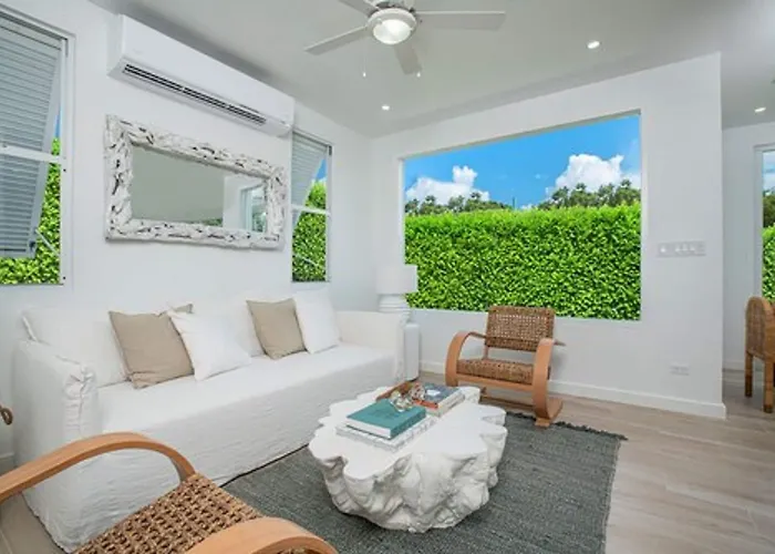 Hotel with view: Garden Grove