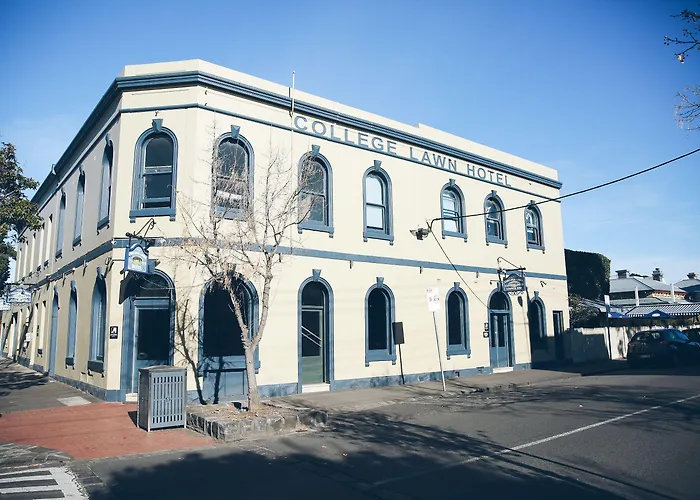 Hostel: College Lawn Hotel