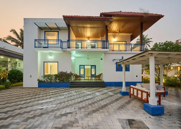 Villa with pool Seclude By The Lake, Alleppey