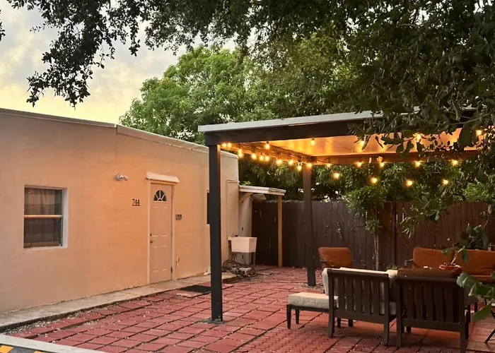 Cozy Private House Near Miami Airport - Free Parking - 01