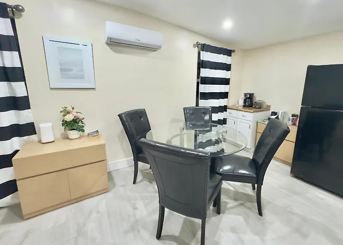 Cozy Private House Near Miami Airport - Free Parking - 01