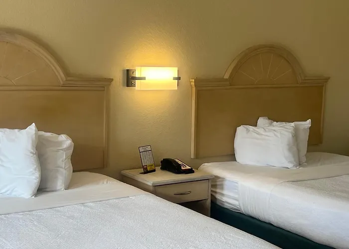 Motel: Hole Inn The Wall Hotel - Fort Walton Beach - Sunset Plaza - Nearby Beaches & Hurlburt