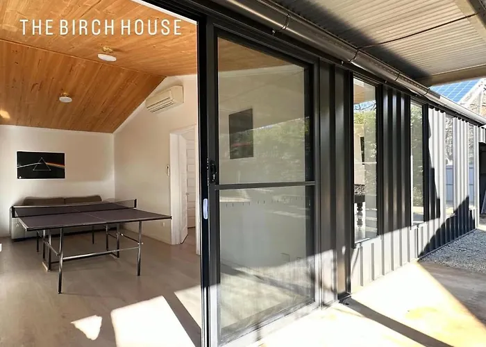 Ping pong hotels Birch House - Silver Birches Accommodation Bright