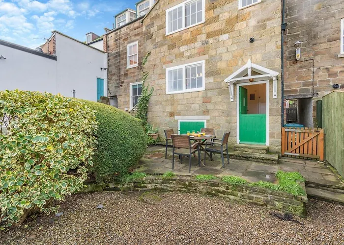 2 Bed In Whitby Oc-W010