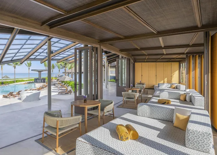 Central hotel: Banyan Tree Phuket