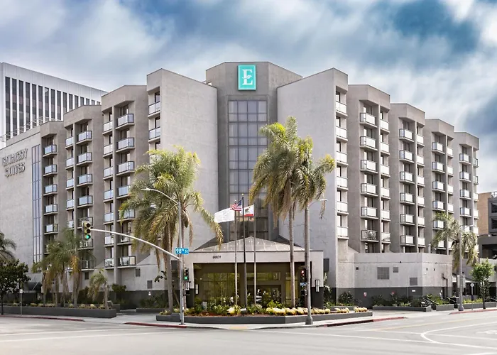 Luxury hotel only: Embassy Suites Los Angeles - International Airport/North