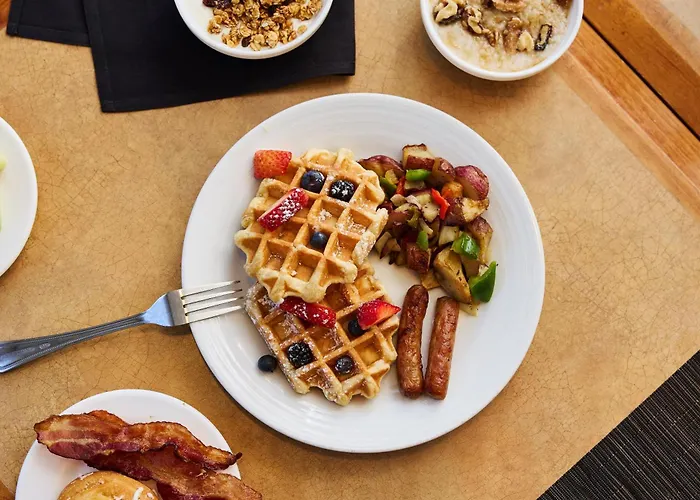 Pet Friendly hotel: Renaissance Chicago O'Hare Suites Hotel
