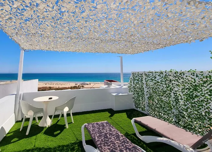 Hotel cerca del colegio: Apartamentos El Arrecife