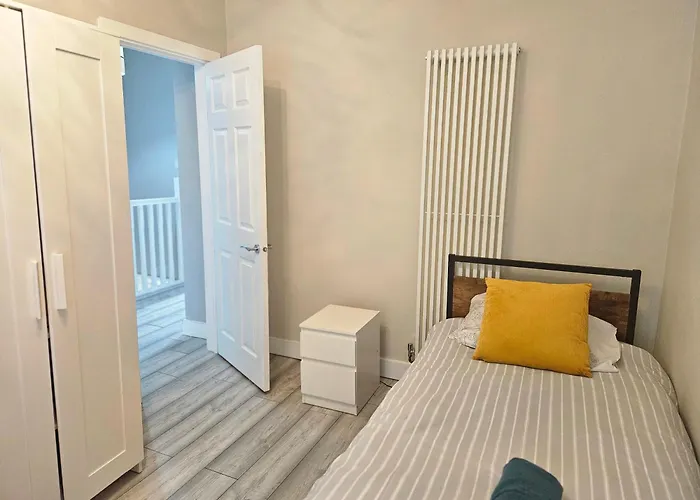 Four Bedroom House Chandos Road