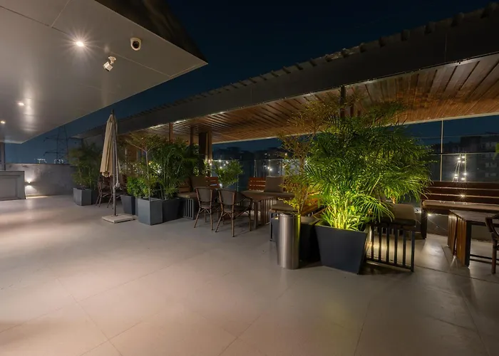 Saltstayz Select - Golf Course Road & Sector 57
