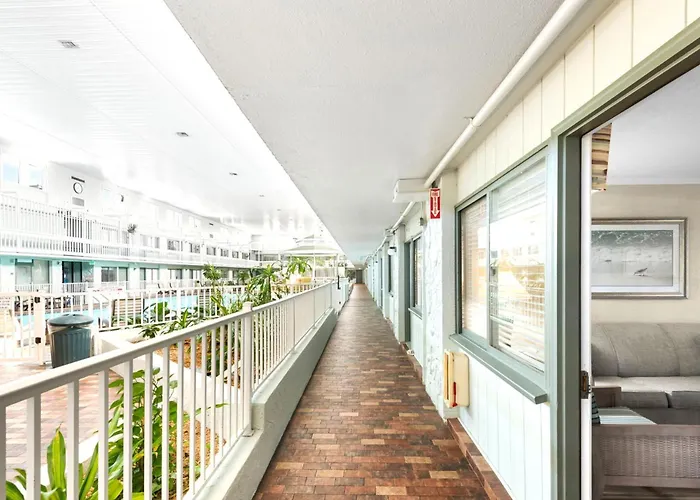 Hotel with pool: Club Destin Condos