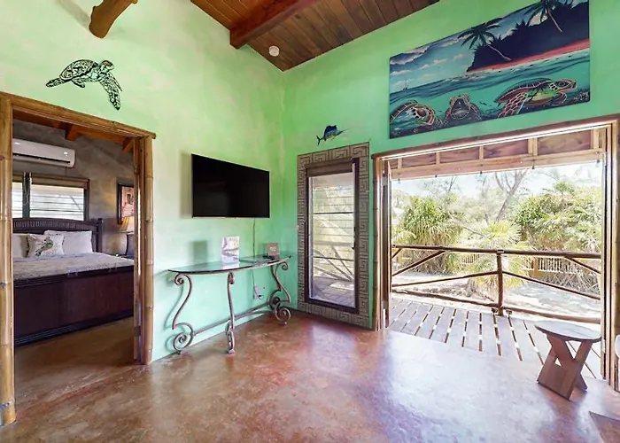 La Casa Pura Vida