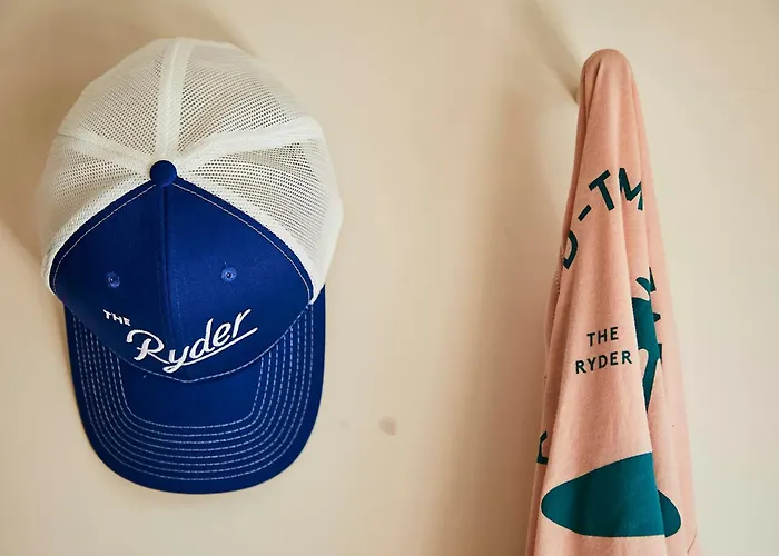 Hotels with pool Ryder