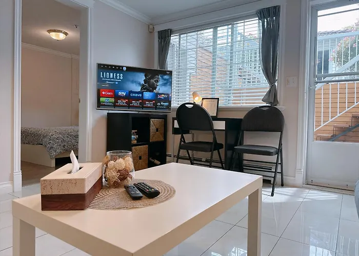 Perfect Location - Entire Suite Private Entrance With Private Bathroom & Living Room - 5 Mins Walk To Skytrain & Restaurant & Banks, 2 Stops To Metrotown, 5 Stops To Downtown