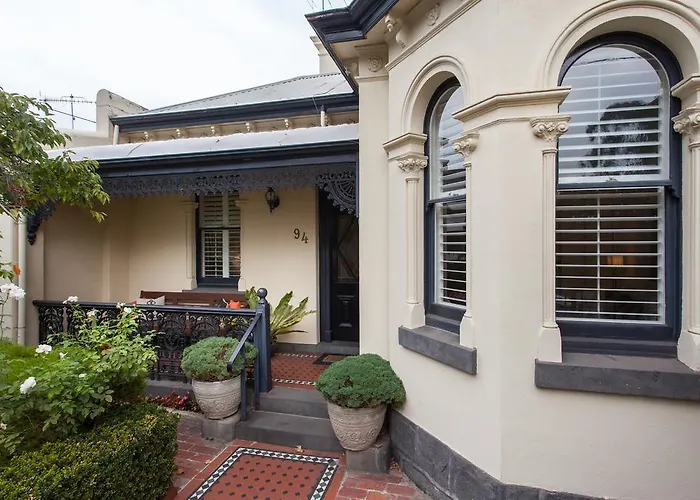 94 Highett - 5 Bedroom, 3 Car Parks - Luxury House