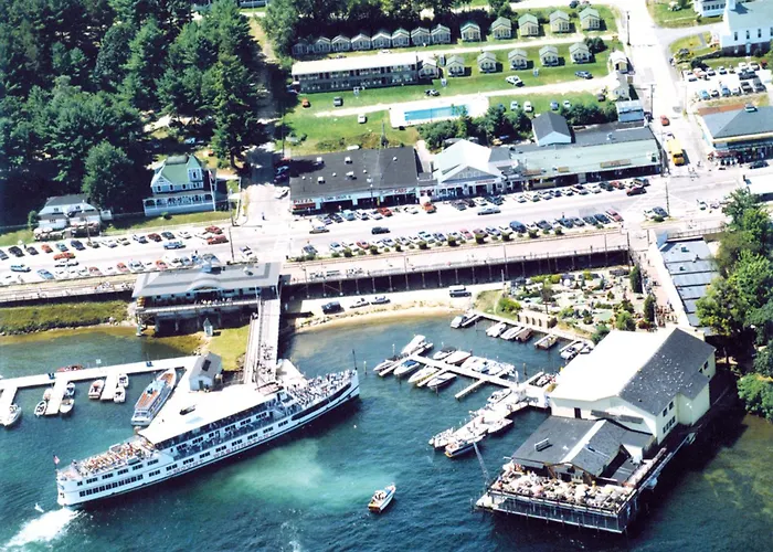 Half Moon Motel & Cottages