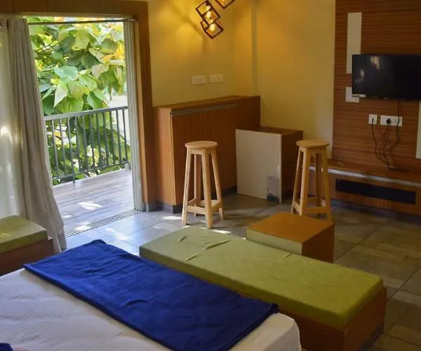 Luxury hotel only: Lakkidi Holiday Inn