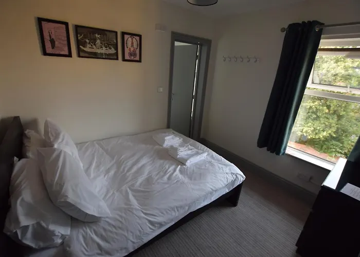 Family Hotel: The Crow Inn