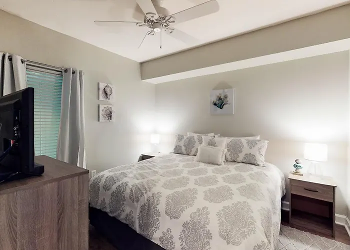 Airport Hotel: Sterling Shores
