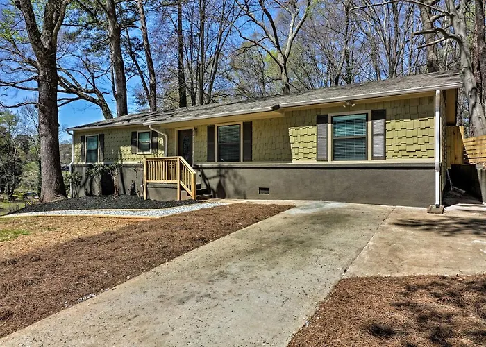 Comfortable Ranch Home - 5 Mi To Downtown Atlanta!