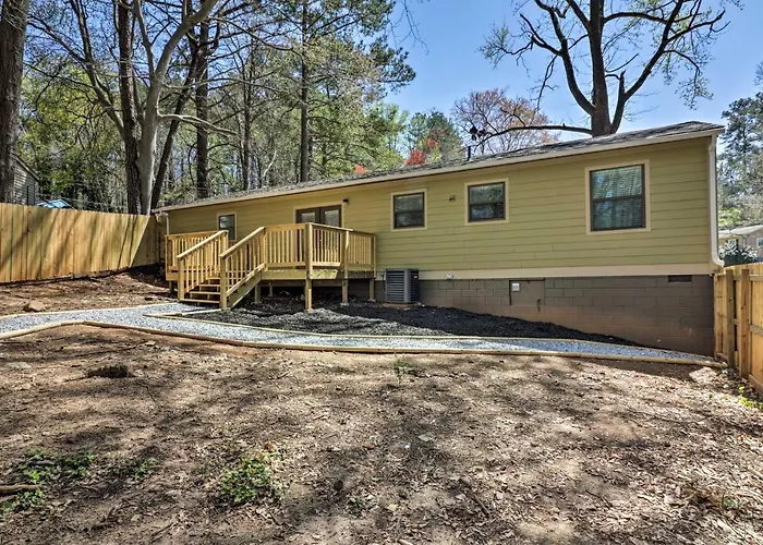 Comfortable Ranch Home - 5 Mi To Downtown Atlanta!