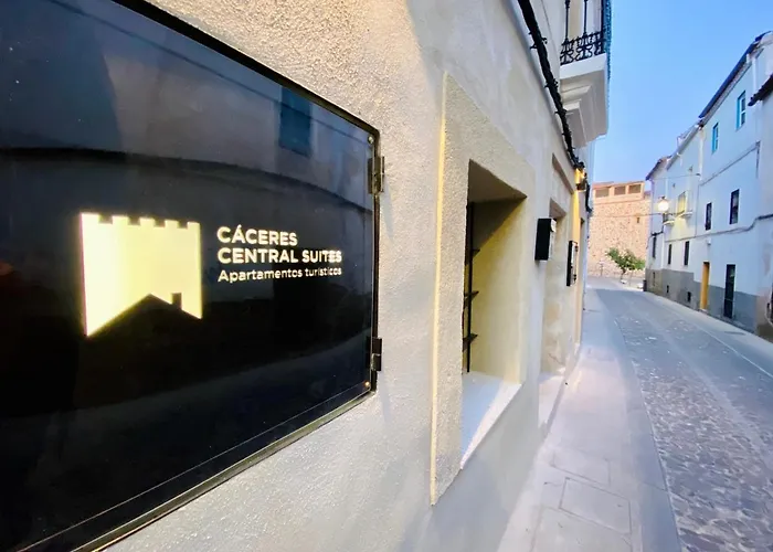 Hotel cerca del colegio: Apartamentos Cáceres Central Suites Torres de Cáceres